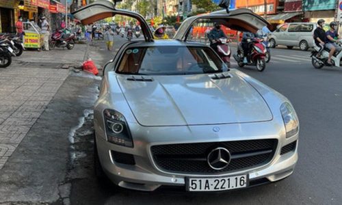 Ông trùm cà phê Đặng Lê Nguyên Vũ tái xuất, cầm lái Mercedes-Benz SLS AMG, có thể có ‘kèo’ siêu xe gây chấn động