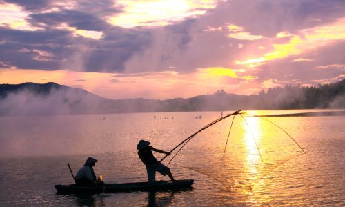 “Anh Đinh Bảo Khánh – Giáo viên Địa Lí tận tụy và Nhiếp ảnh gia đam mê: Truyền cảm hứng qua ống kính và trên sân cỏ”