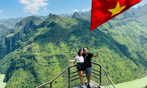 “Anh Bùi Ngọc Quang: Giáo Viên Dạy Guitar – Sáng Tạo và Đam Mê Âm Nhạc”