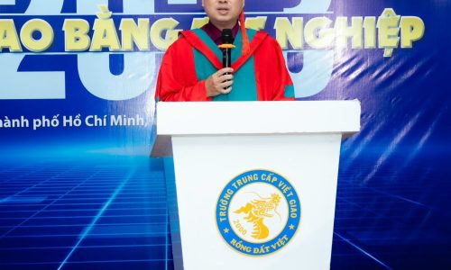 “Anh Trần Phương: Sứ Mệnh Tận Tâm và Thành Tích Xuất Sắc Trong Giáo Dục”