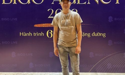 “Anh Hoàng Đức Hùng – Ngôi Sao Đằng Sau Sự Nổi Tiếng trên Bigo Live”