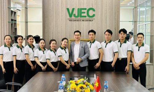 “Anh Lê Minh Hoàng: Hành Trình Đào Tạo và Xây Dựng Tương Lai Cho Các Bạn Trẻ Việt Nam”