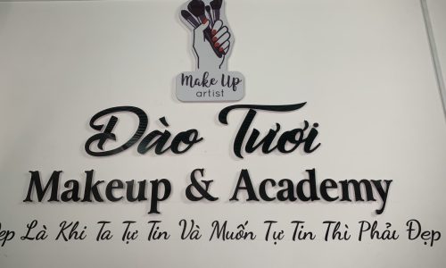 Tự tin Bước Đi với Đào Tươi Makeup Academy: Nơi Hội Tụ Vẻ Đẹp và Sức Mạnh Tự Tin.