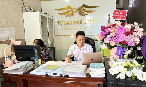 “Tự Lái PHÚ HÙNG: Đối Tác Di Chuyển Tin Cậy, Trải Nghiệm Đỉnh Cao”